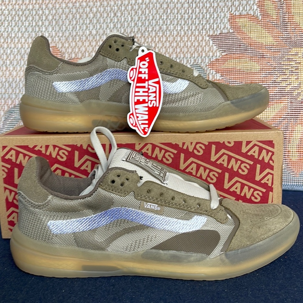 Vans WMNS Evdnt Ultimate
(Deuce) Timberwolftavrtine
VN0A5DY78Z8
Sneakers